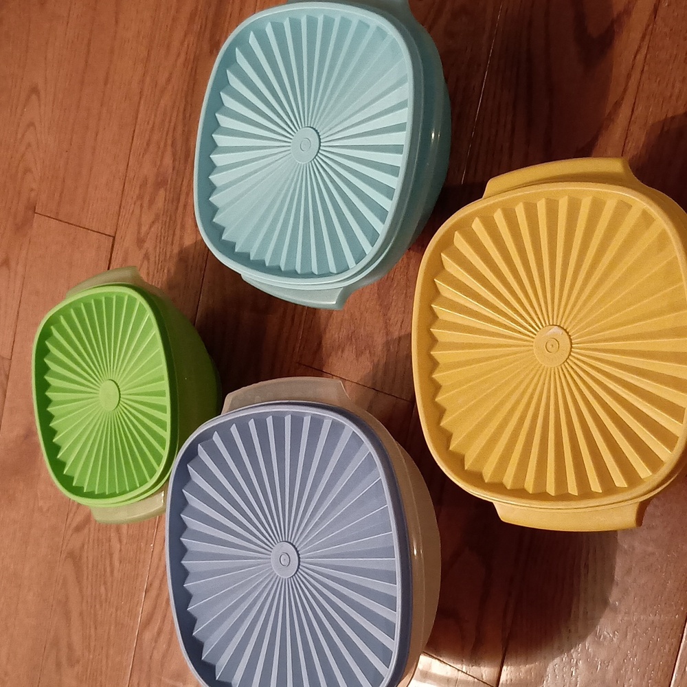 Tupperware bowls